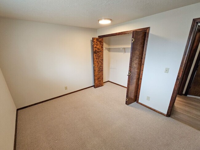 Building Photo - 3642 Meadow Park Loop NE