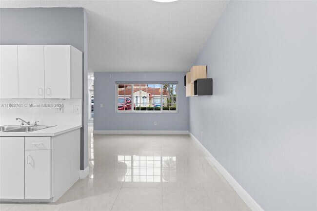 Building Photo - 6910 NW 166th Terrace