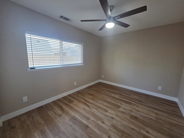 Building Photo - 1337 Cottonwood Dr