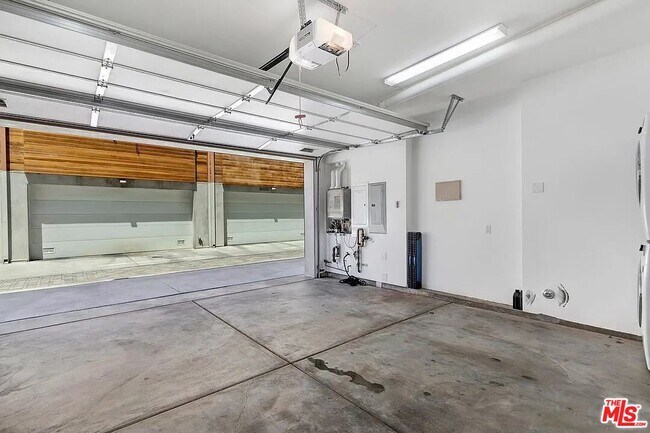 Building Photo - 866 S Wilton Pl