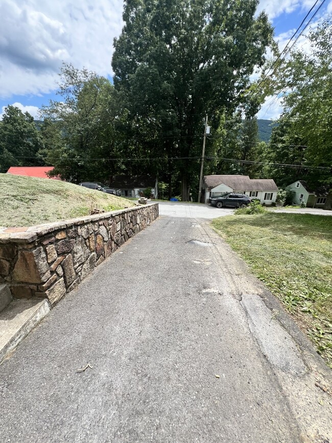 Building Photo - 1219 East Dr