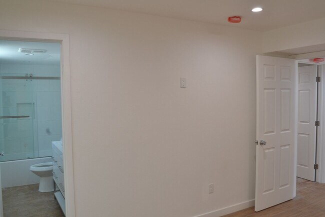 Building Photo - ??2-Bed, 2-Bath ADU Newly Built with Central AC, Parking & Solar – Available Now!