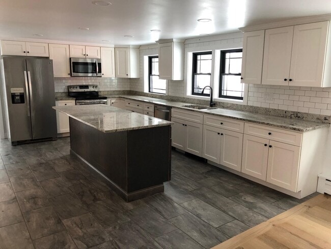 Building Photo - 77 Sewalls Falls Rd