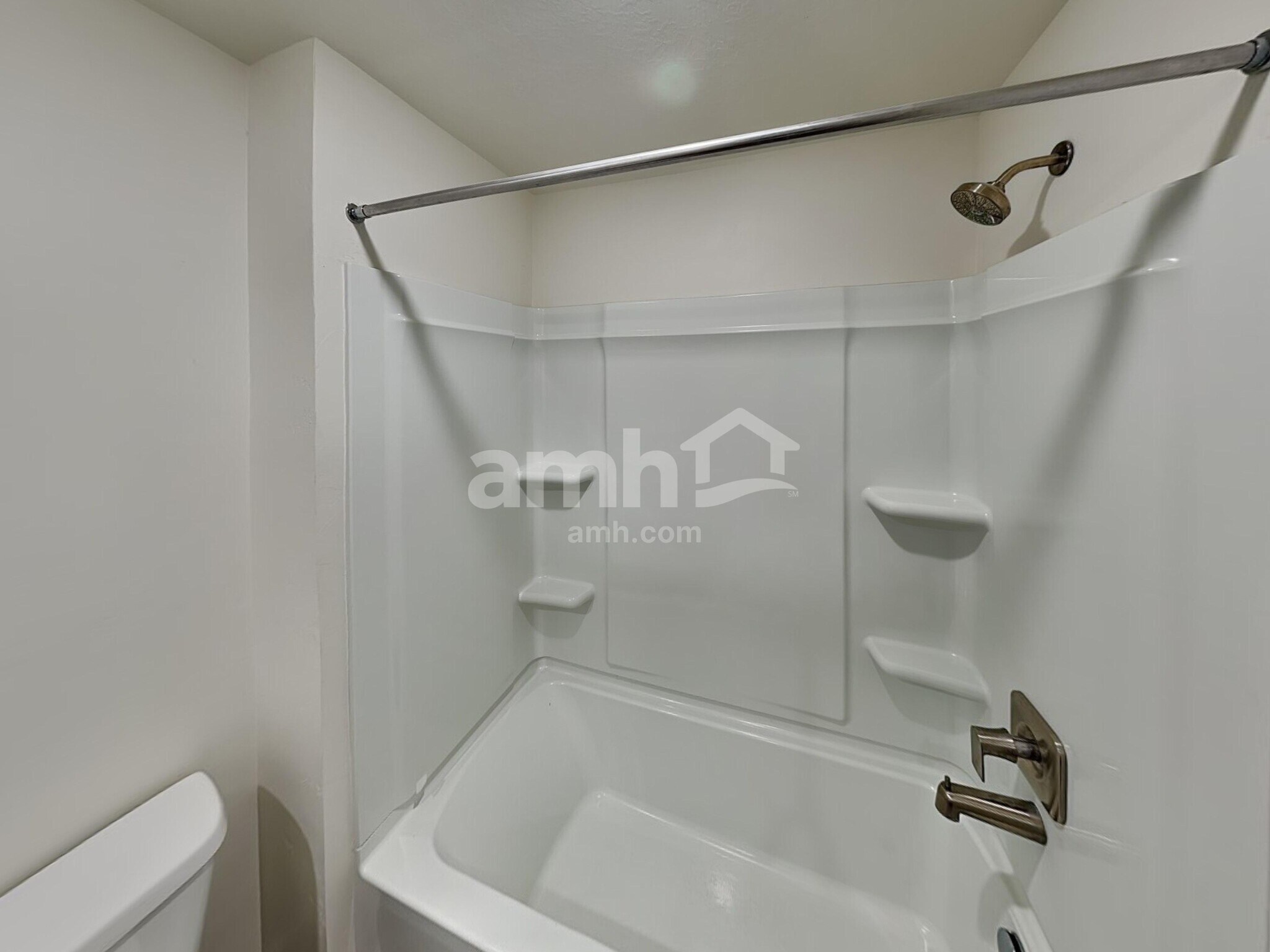 Building Photo - 4390 N Poplar St