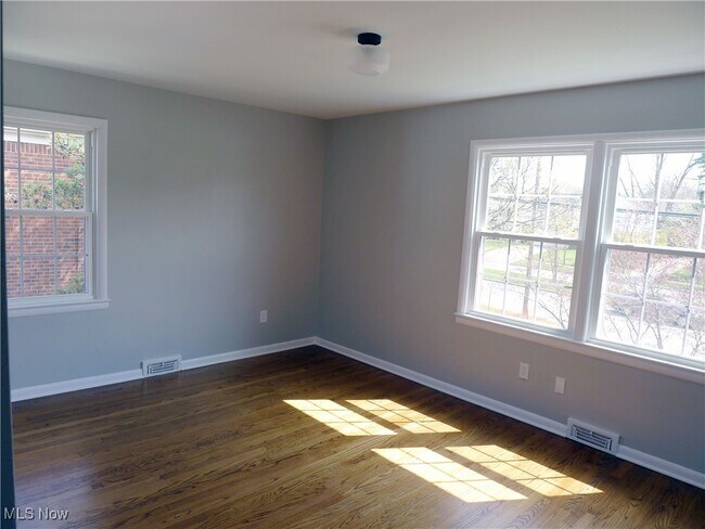 Building Photo - 3006 Warrensville Center Rd