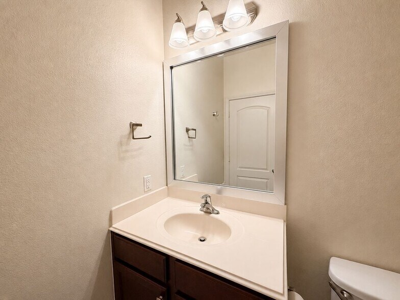 Building Photo - 8739 Leclaire Meadow Dr