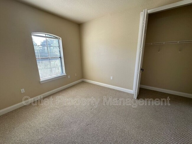 Building Photo - 2005 Baylarian Blvd