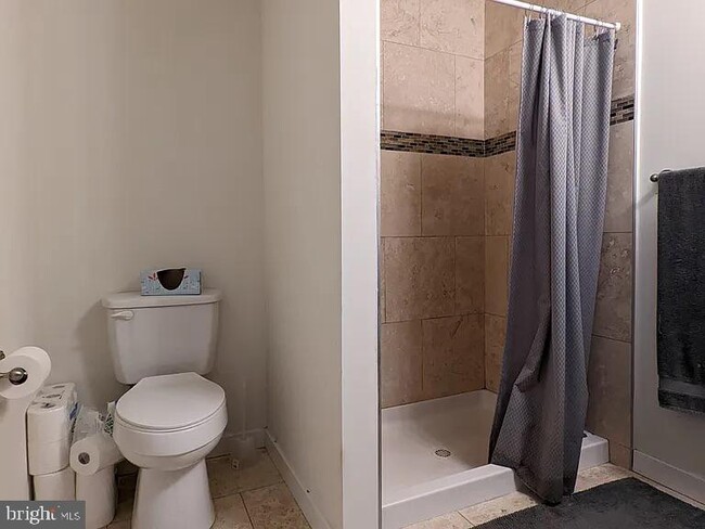 Building Photo - 2631 W Girard Ave