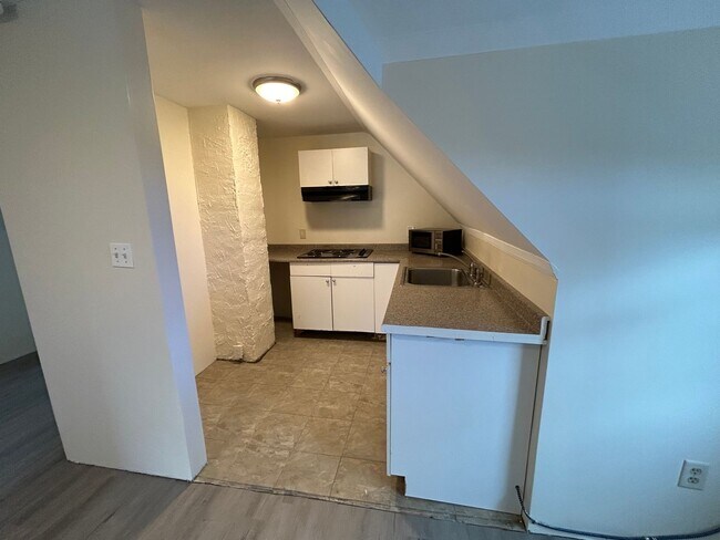 Building Photo - 15-Poplar-St