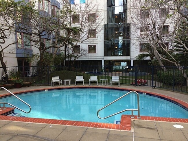 Building Photo - One Bedroom**Parking Included**The BayCrest- A Full Amenity Building**Open House**Sat/Sunday**11-...