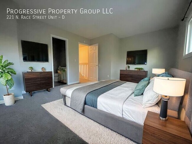 Building Photo - 3 Bed 2 Bath Townhouse, newly renovated!