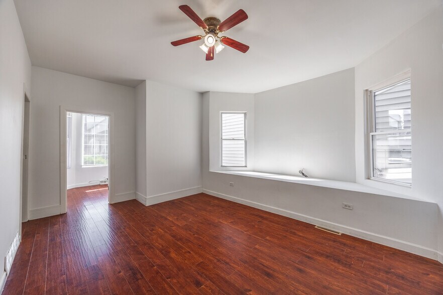 Building Photo - 2140 N Karlov Ave
