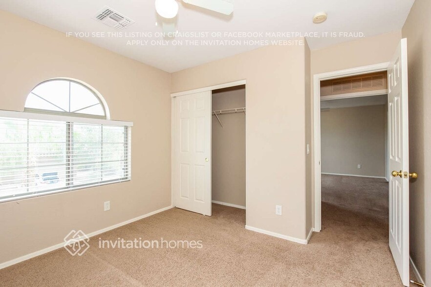 Building Photo - 13032 W Mauna Loa Ln
