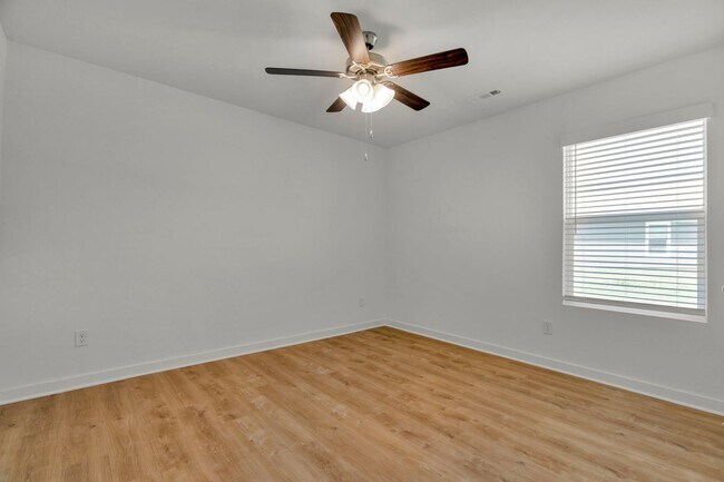 Building Photo - Brand-New 4 Bedroom +office in Prairie Gro...