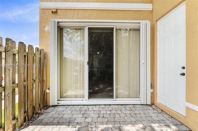 Building Photo - 230 SE 29th Ave