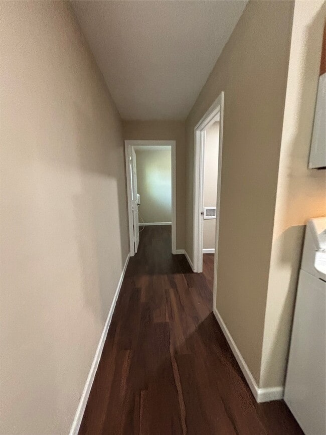 Building Photo - 17109 River Rd