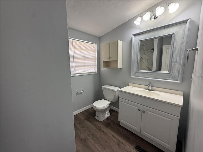 Building Photo - 8824 Overlook Dr