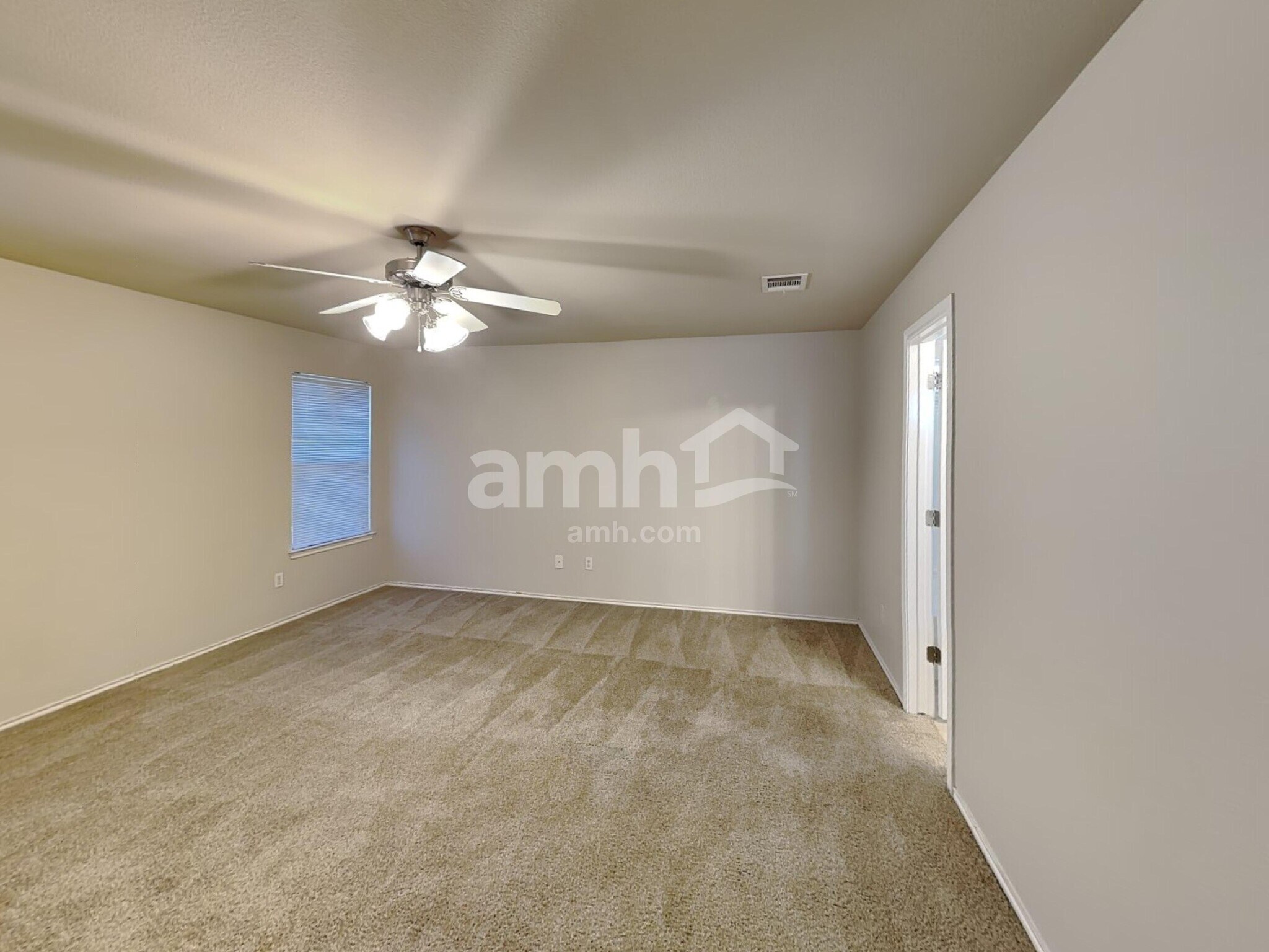 Building Photo - 212 Hereford St