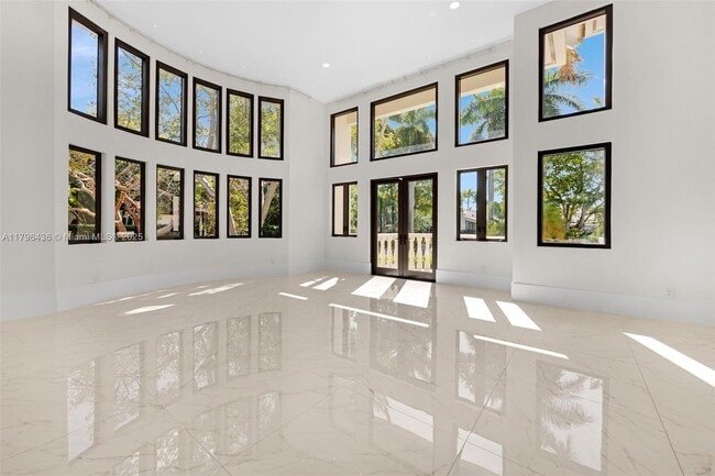 Building Photo - 8112 Los Pinos Cir