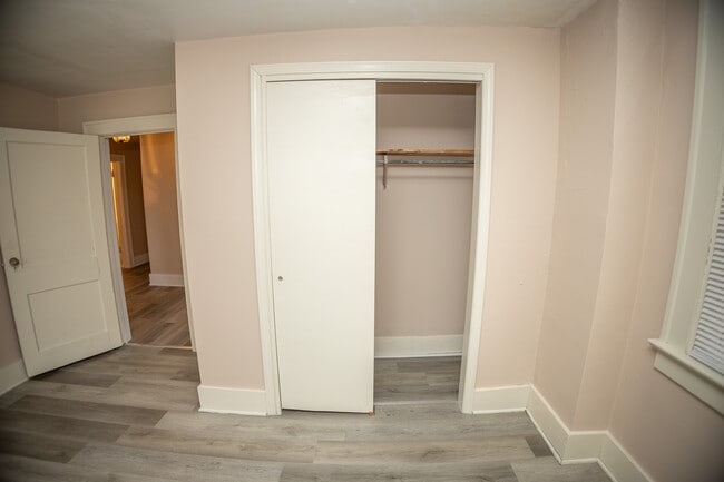 Building Photo - 927 E Dunklin St