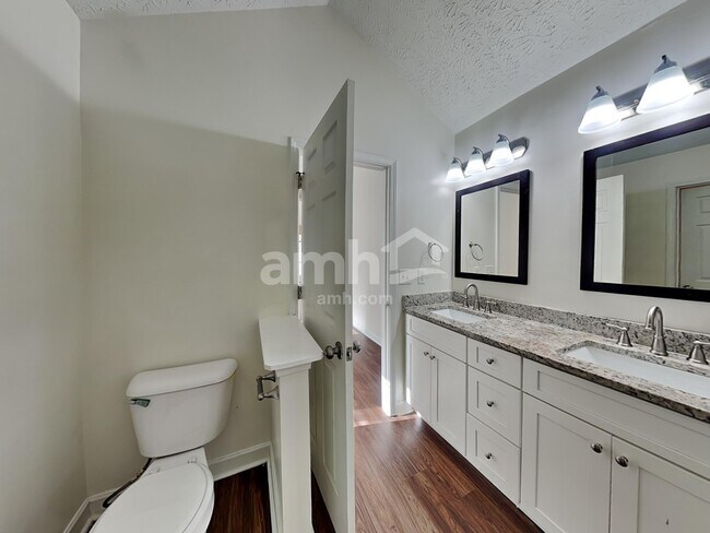 Building Photo - 162 Brook Lea Cove