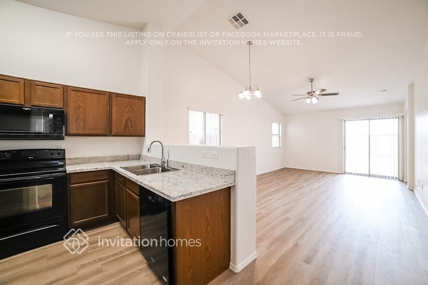 Building Photo - 18365 W Eva St