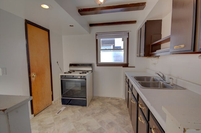 Building Photo - KLEROC