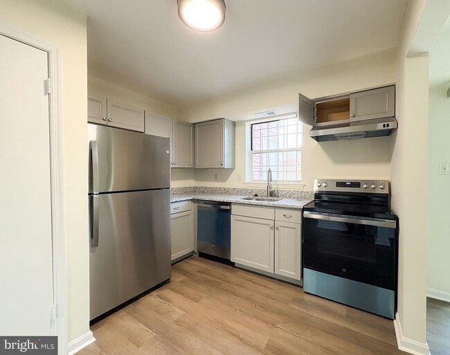 Building Photo - 1021 St Michaels Dr