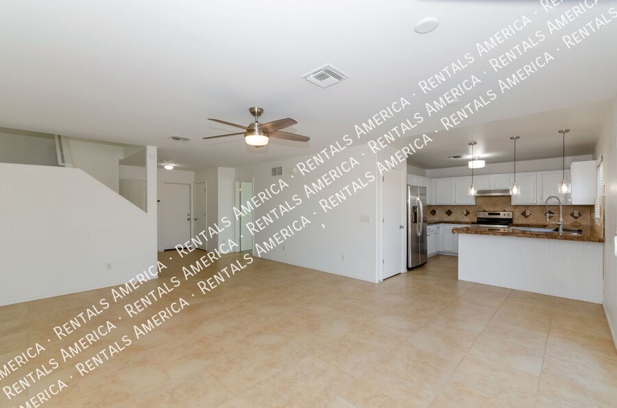 Building Photo - 2076 Silver Grass Pl