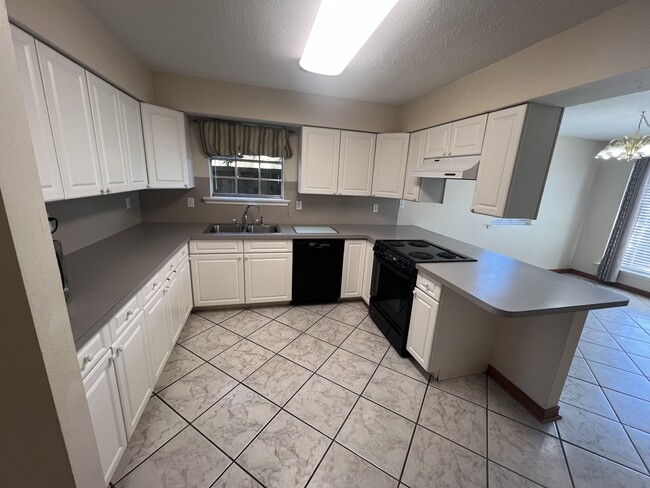 Building Photo - 237 Metairie Heights Ave