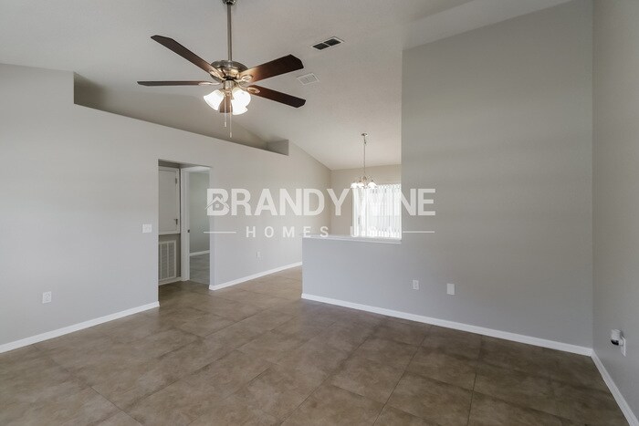 Building Photo - 2542 Jennifer Dr