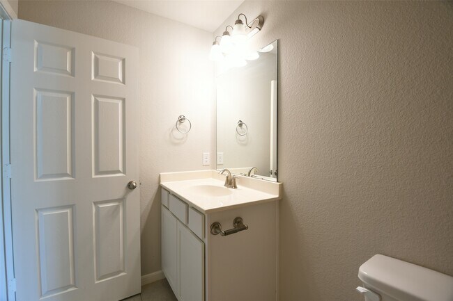 Building Photo - 104 Camelot Pl Ct