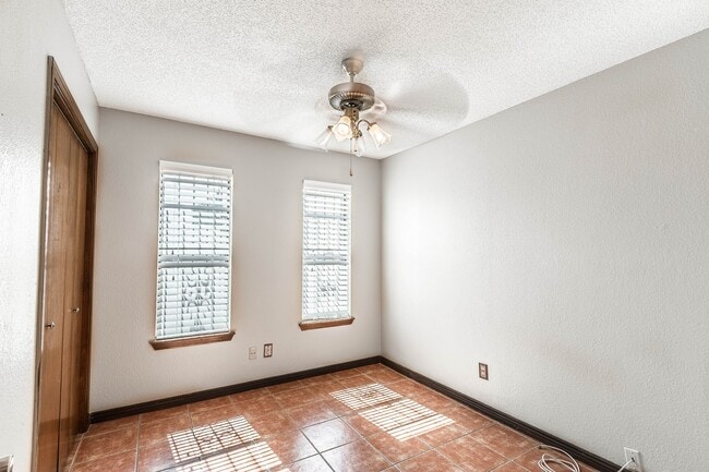Building Photo - Lovely 4 bedroom in West Side El Paso!!