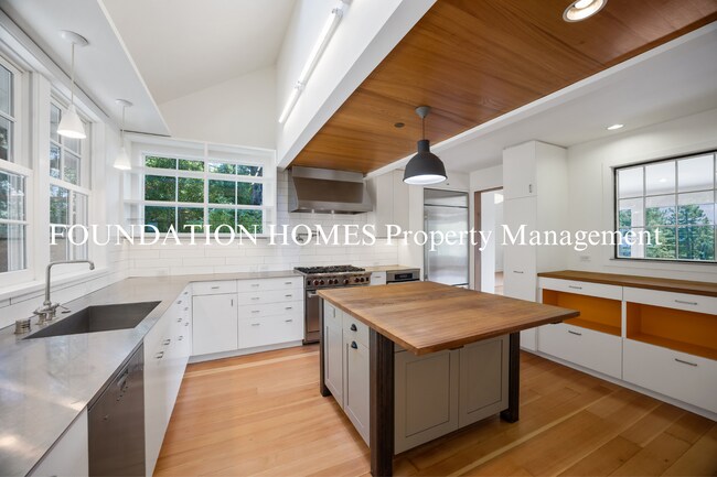 Building Photo - Stunning 4BD/2.5BA Boyle Park Home!  Solar...