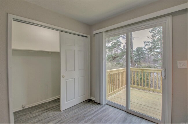 Building Photo - 17 Hiland Pl