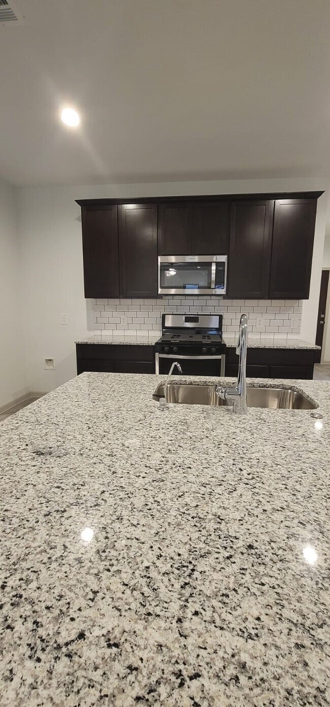 Building Photo - 1514 Maple Rdg Dr