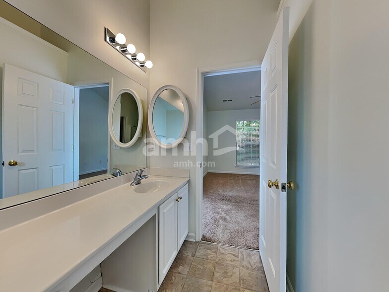 Building Photo - 204 Appleton Ln
