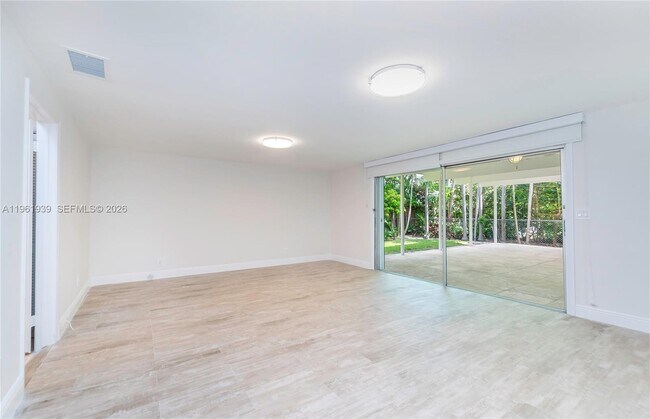 Building Photo - 310 Harbor Ct