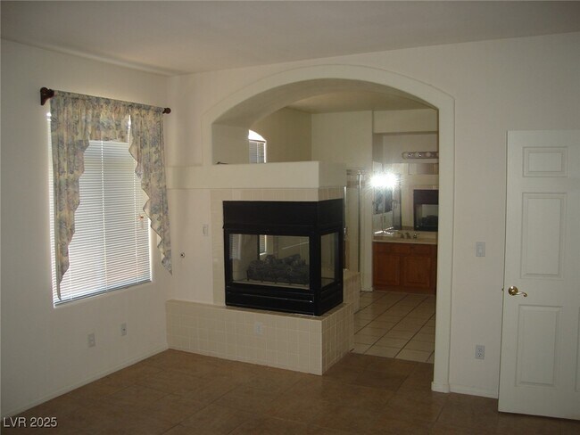 Building Photo - 2400 Indian Pony Ct
