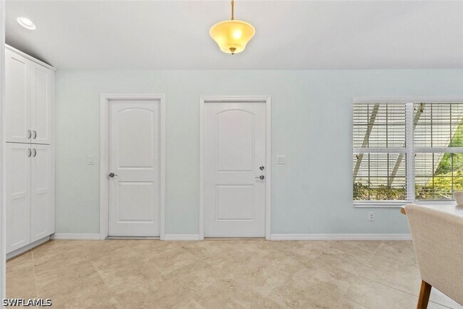 Building Photo - 11693 Oakland Dr