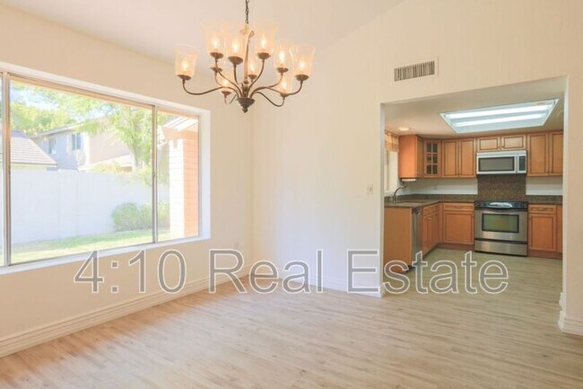 Building Photo - 951 E Leeward Ln