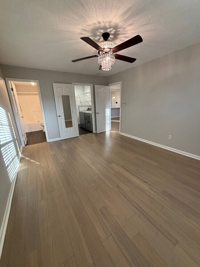 Building Photo - AVAILABLE NOW- LOW MAINTENANCE, MOVE-IN READY PATIO HOME IN NE COLUMBIA!!