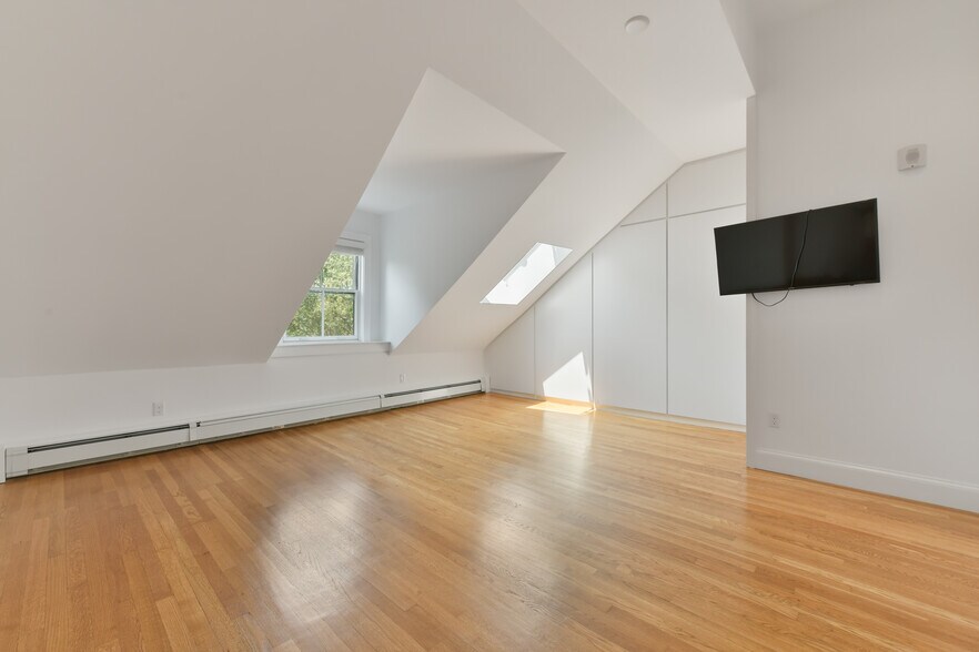 Building Photo - 71 Rutland St