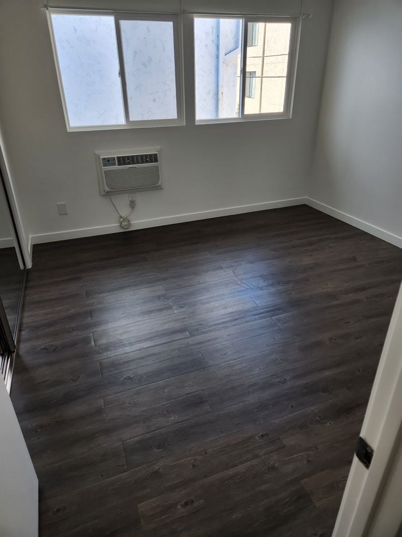 Building Photo - 4323 Van Nuys Blvd