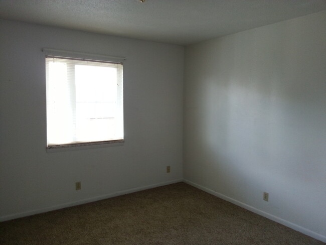 Building Photo - 1 bedroom, 1 bath condo in Coralville