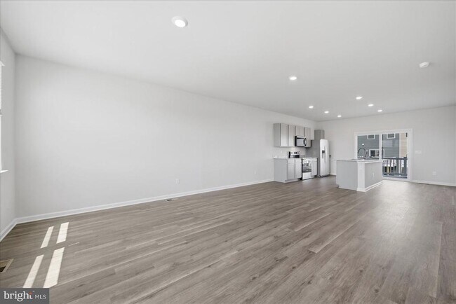 Building Photo - 122 Bowers St