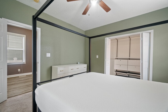 Building Photo - 846 W 41st St