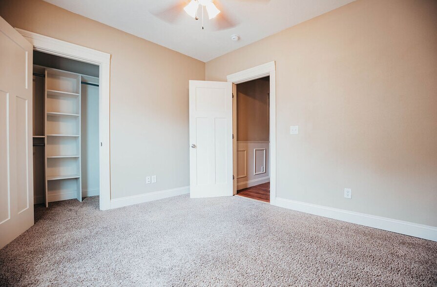 Building Photo - 1046 E Walnut St