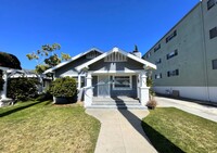 Building Photo - Beautiful 3-Bedroom Home with Spacious Liv...