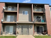Building Photo - 727 Elm Ln